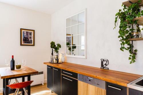 Vera - Beyond A Room Private Apartments