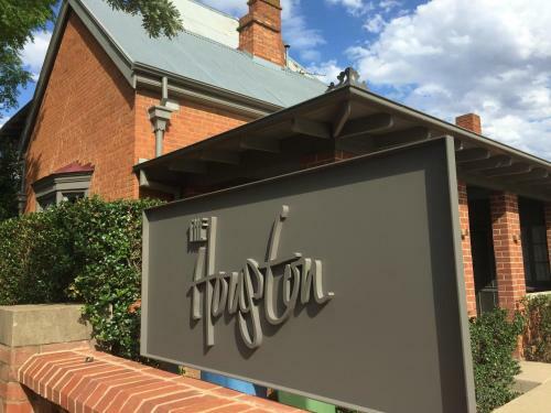 Hotel The Houston Wagga