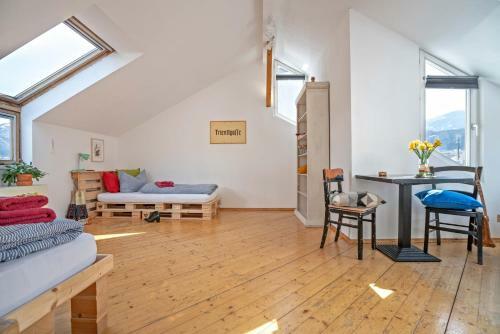 S14 - Rooms & Apartments