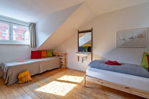 S14 - Rooms & Apartments