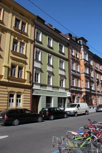 S14 - Rooms & Apartments