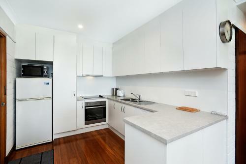 Dolphins Apartments