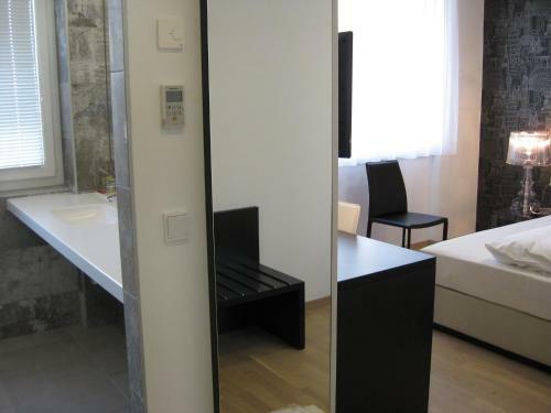 City Hotel