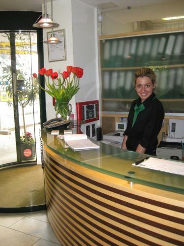 City Hotel