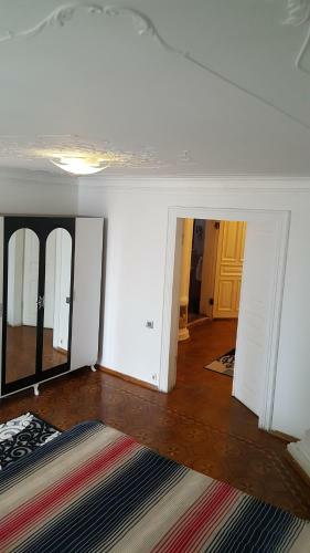 Apartment Neftchilar Prospect 5