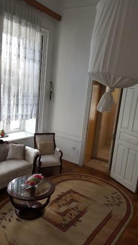 Apartment Neftchilar Prospect 5