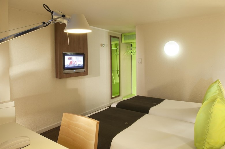 Hotel Campanile Epone