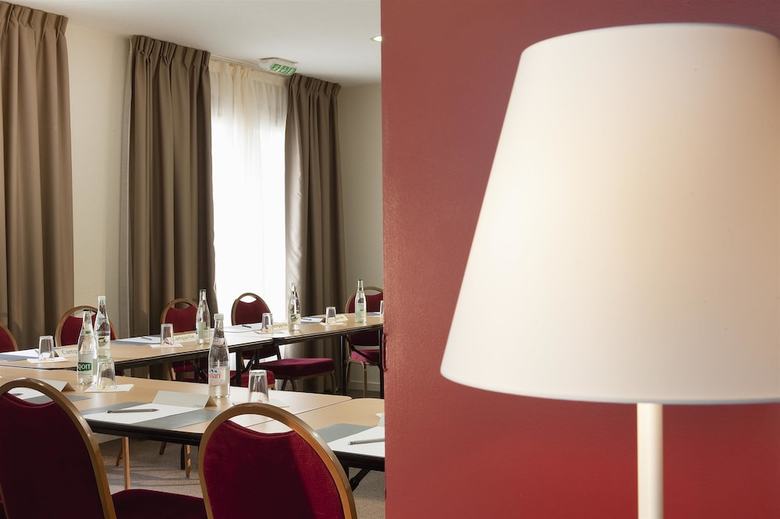Hotel Campanile Epone
