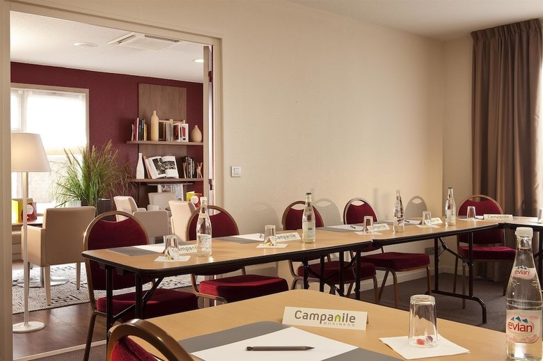 Hotel Campanile Epone