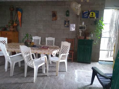 La Casa De Los Pinos