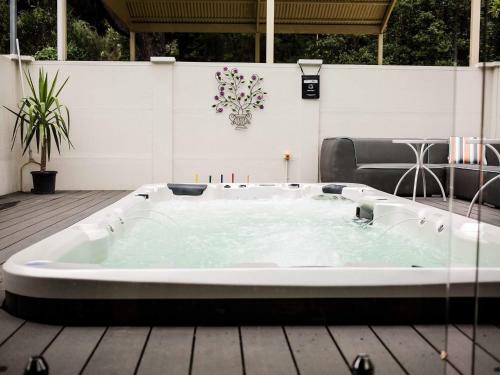 Aldgate Lodge Bed & Breakfast