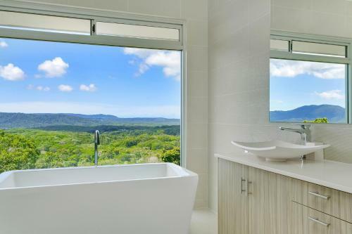Hilltop Rainforest Retreat