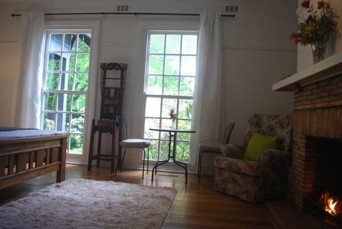 Rocky Creek Art Garden B&B