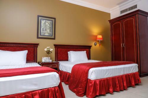 Taj Plaza Hotel