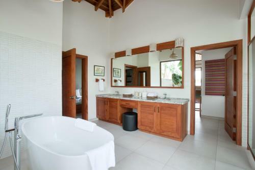 Hotel Na�a Resort And Spa