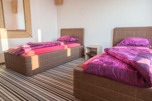Hostel Tron