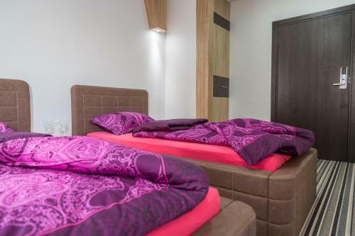 Hostel Tron