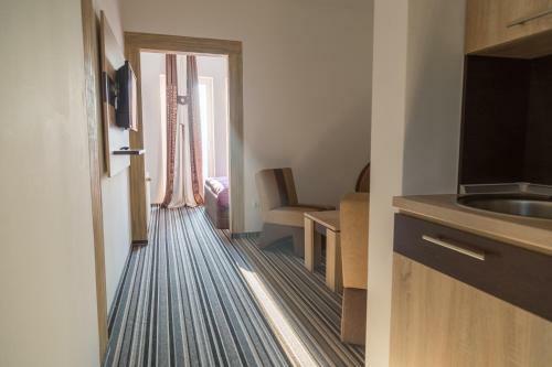 Hostel Tron