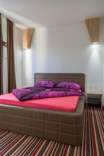 Hostel Tron
