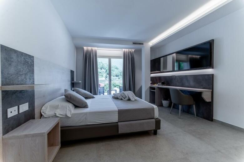 Hotel Lago Bin