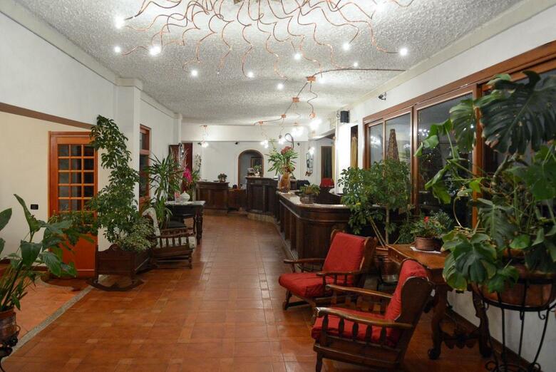 Hotel Lago Bin