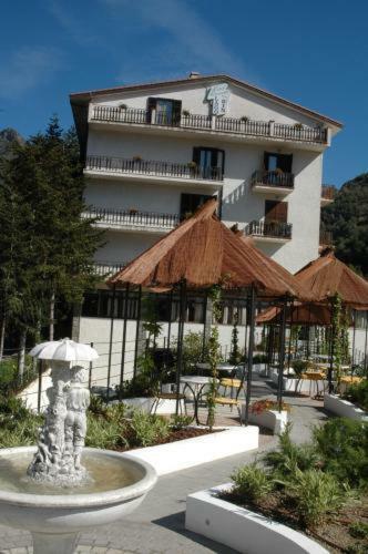 Hotel Lago Bin