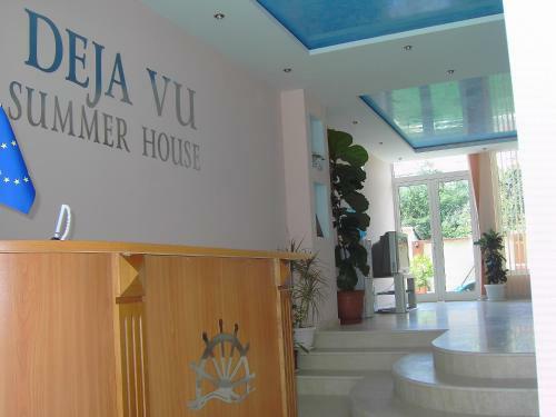 Family Hotel Deja Vu