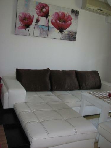 Two-bedroom Apartment Donika