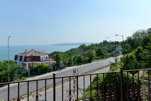 Ellinis Hotel