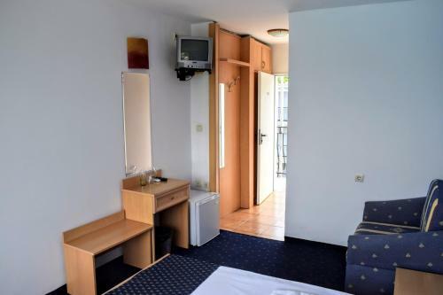 Continental - Happy Land Hotel