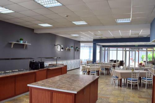 Continental - Happy Land Hotel