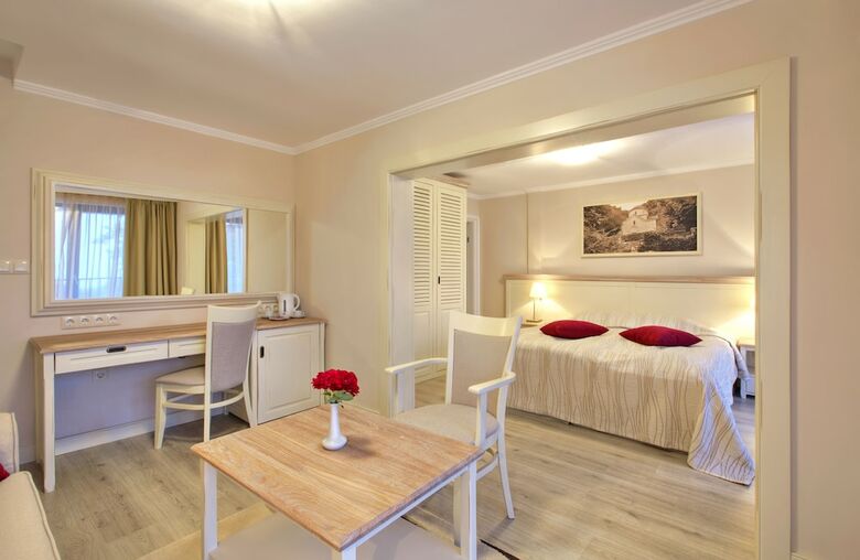 White Rock Castle Suite Hotel & Spa