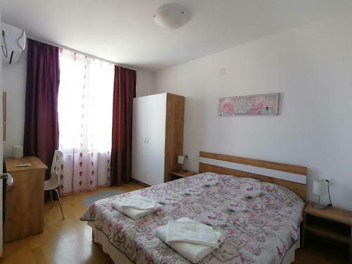 Apartments Elinor Budzhaka