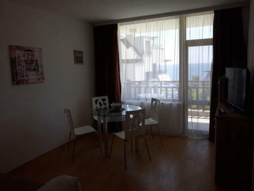 Apartments Elinor Budzhaka