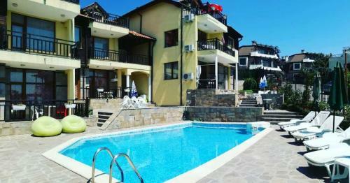 Apartments Elinor Budzhaka