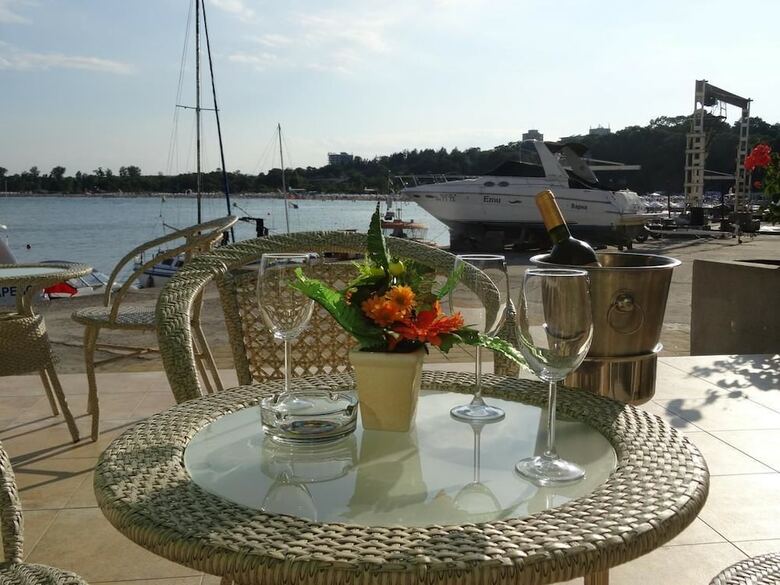 Marina Hotel