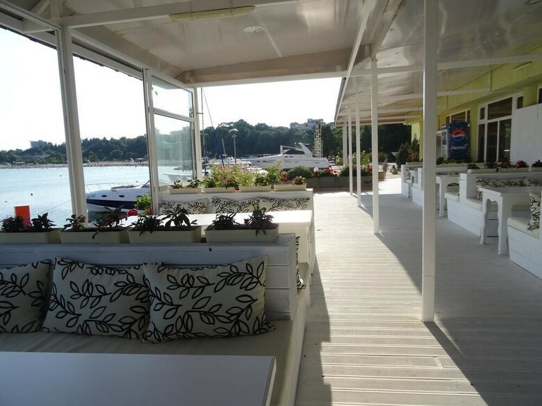 Marina Hotel
