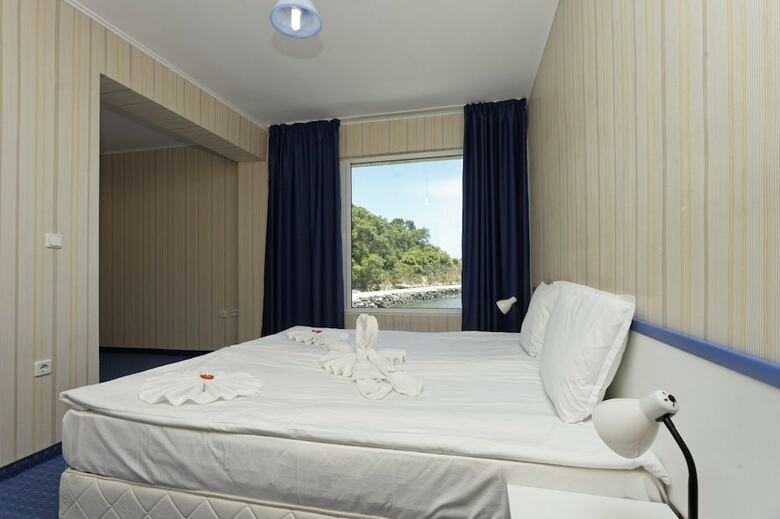 Marina Hotel