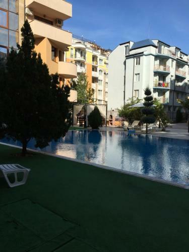 Emerald Paradise Apartments Complex