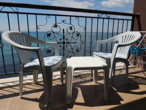 Single Apartments In Akrotiria