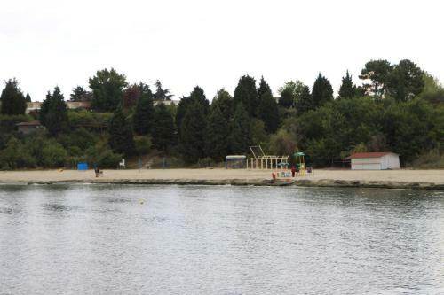 Single Apartments In Akrotiria