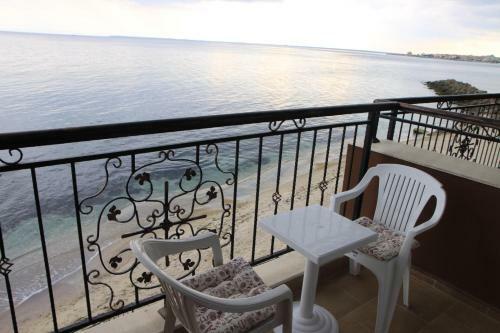Single Apartments In Akrotiria