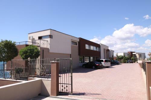 Single Apartments In Akrotiria