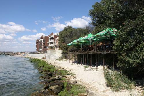 Single Apartments In Akrotiria