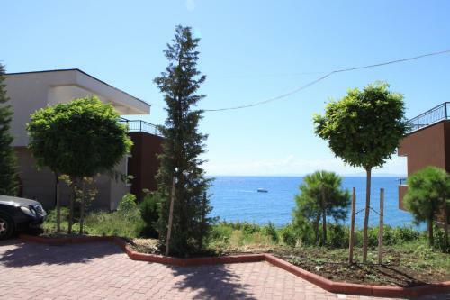 Single Apartments In Akrotiria