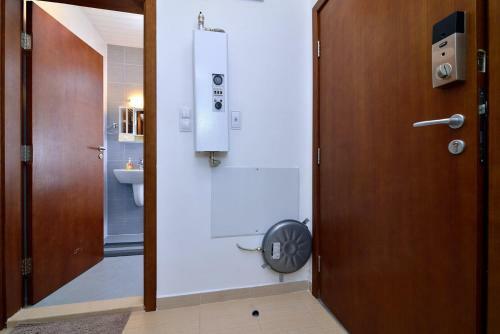 Lazykey Suites - Cozy Apartment With Mountain View