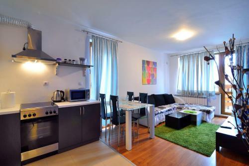 Lazykey Suites - Cozy Apartment With Mountain View
