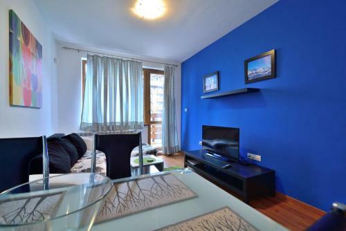 Lazykey Suites - Cozy Apartment With Mountain View