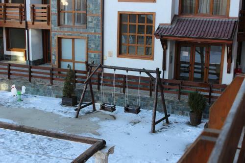 Lazykey Suites - Cozy Apartment With Mountain View