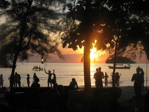 Banana Beach Bungalow & Restaurant